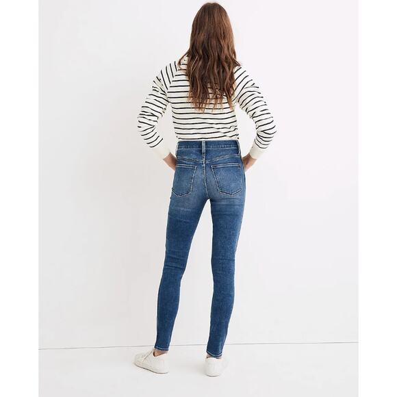 Madewell 10" High-Rise Roadtripper Jeans in Ridgefield Wash: Zip-Front Edition - Picture 2 of 16